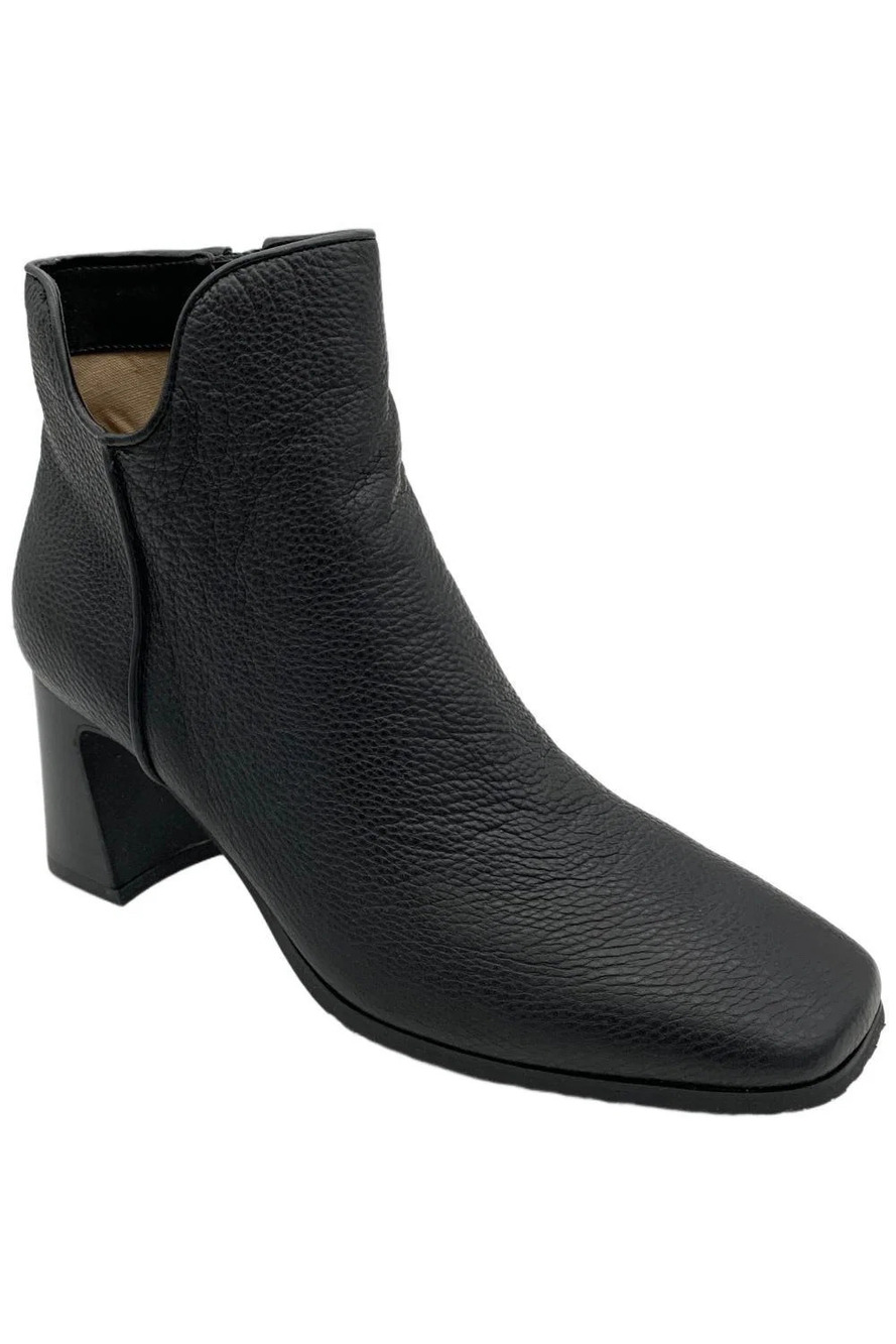 NYDJ Women's Cassey Boots Soft Tumble Black - Medium